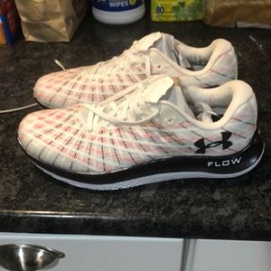 Under Armour size 10 FLOW